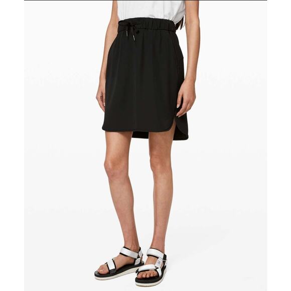 lululemon athletica Dresses & Skirts - Lululemon Skirt On The Fly Woven Black 4 Tennis Prep Cover Up Stretchy Pockets